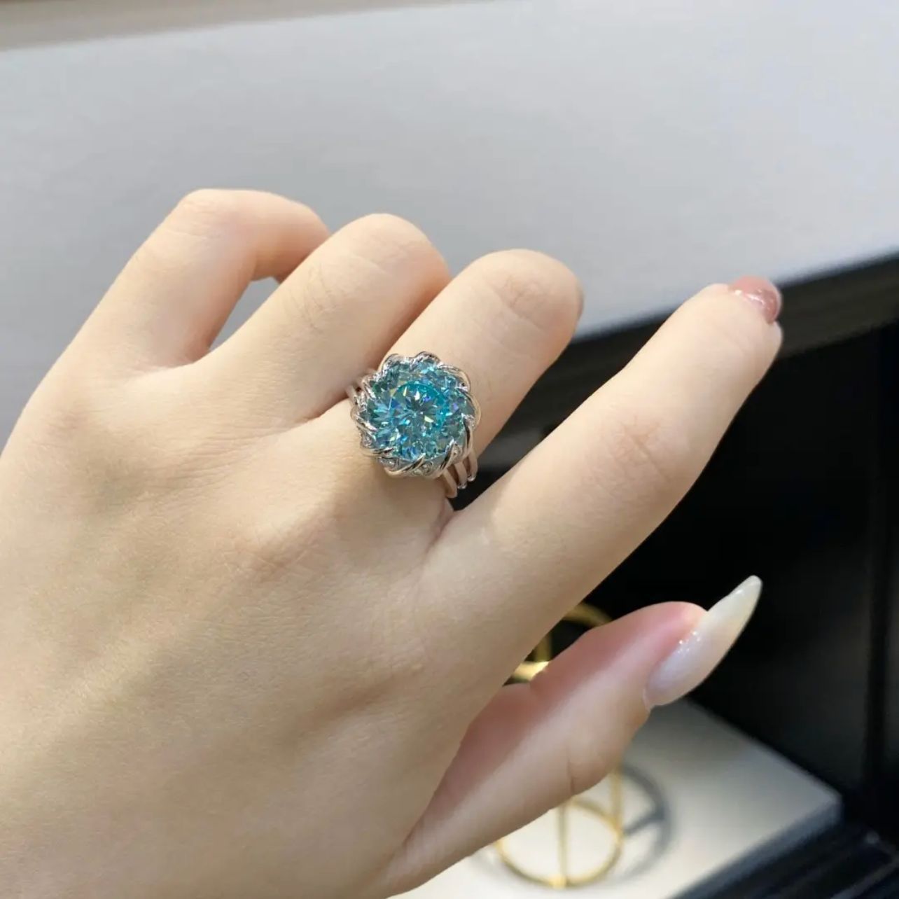 [AIYO]# Pure White Diamond Ring (all 25 Free Delivery) [buy One Get Three Free: Earrings, Ring Box, Cloth]